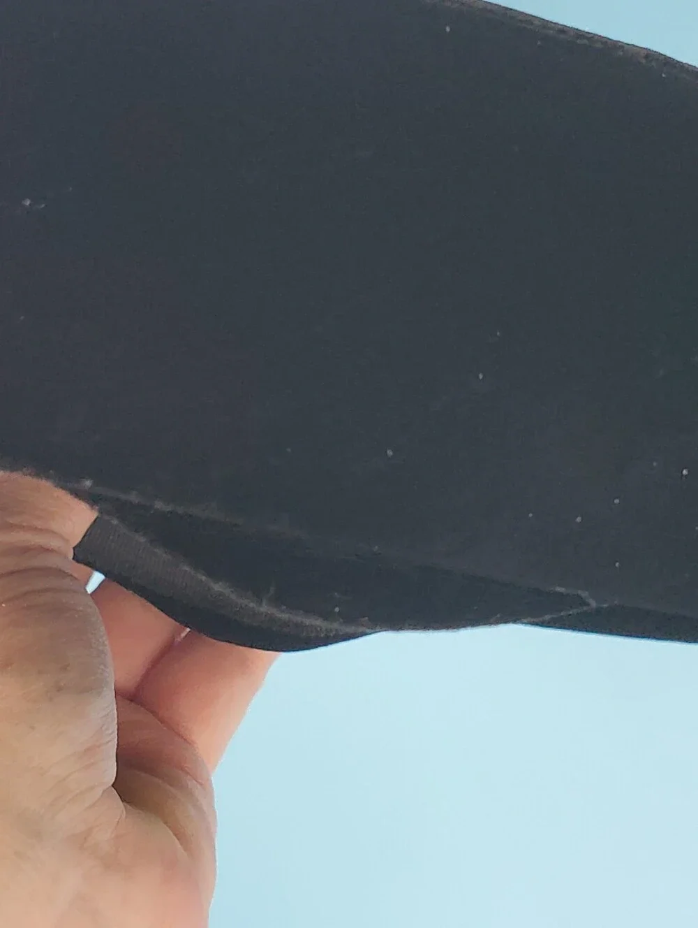 Vintage black velvet hat with flat bow - Picture 6 of 7